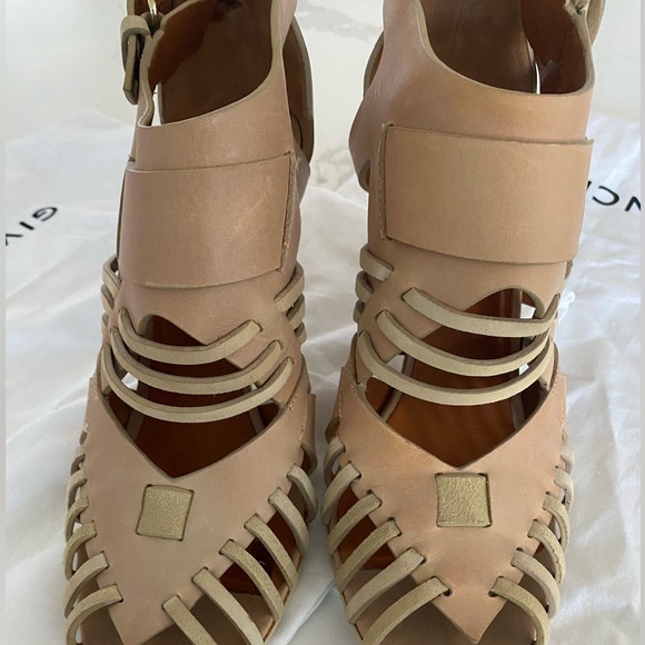 Givenchy Gladiator Sandal Heels. - Picture 6 of 11